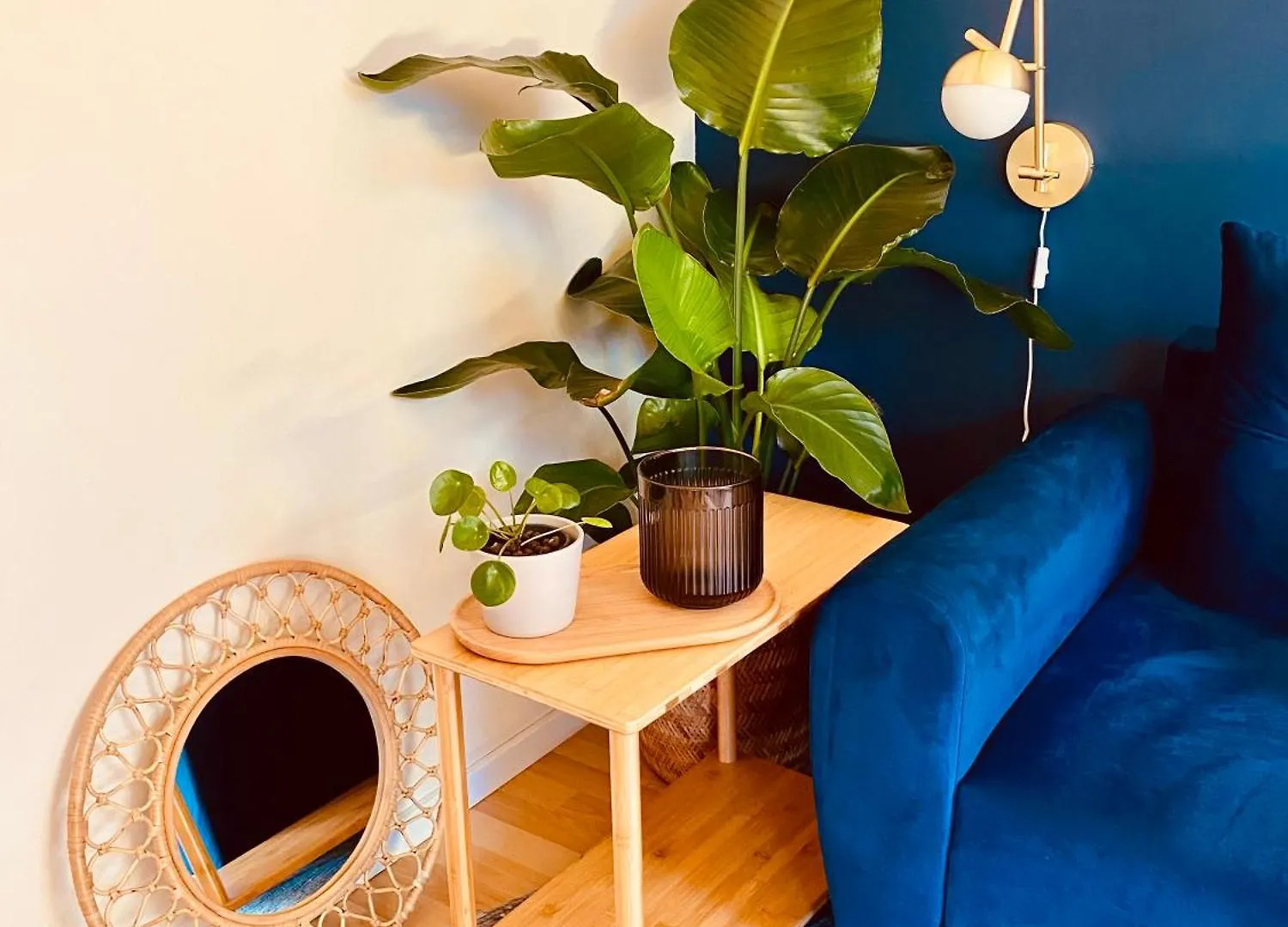 Modernes Ruhiges Zimmer Mit Ausblick Ins Gruene Munich Homestay